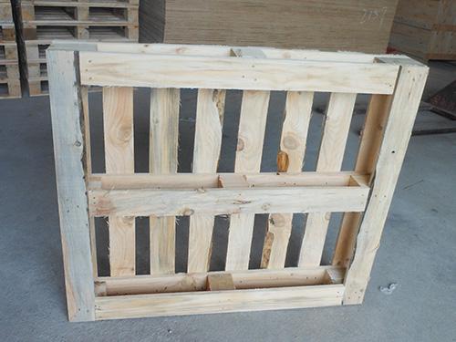 东莞四面进叉松木卡板生产厂家 产品描述:东莞市家发木制品